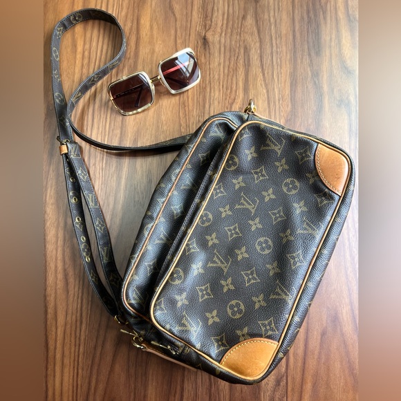 Louis Vuitton Handbags - Authentic Louis Vuitton Nile Messenger Bag 1990 Excellent Condition